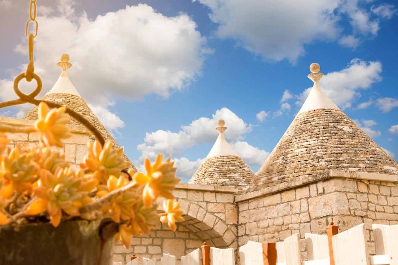 Navolte Trulli E Quiete Con Piscina Villa Locorotondo Exterior photo