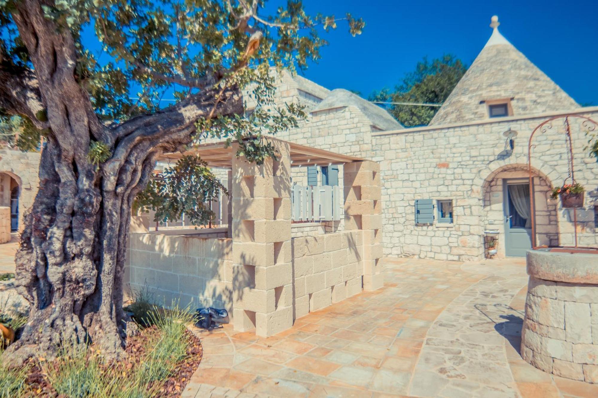 Navolte Trulli E Quiete Con Piscina Villa Locorotondo Exterior photo