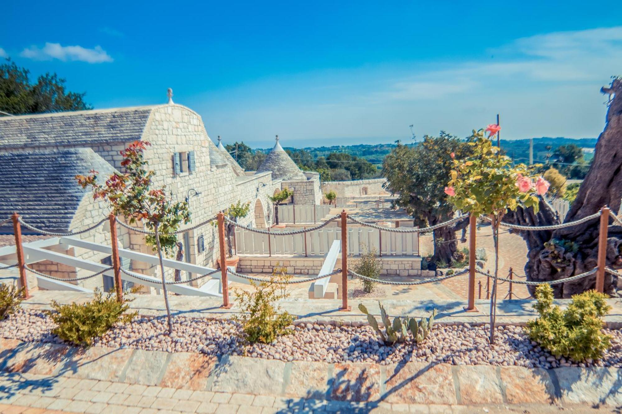 Navolte Trulli E Quiete Con Piscina Villa Locorotondo Exterior photo