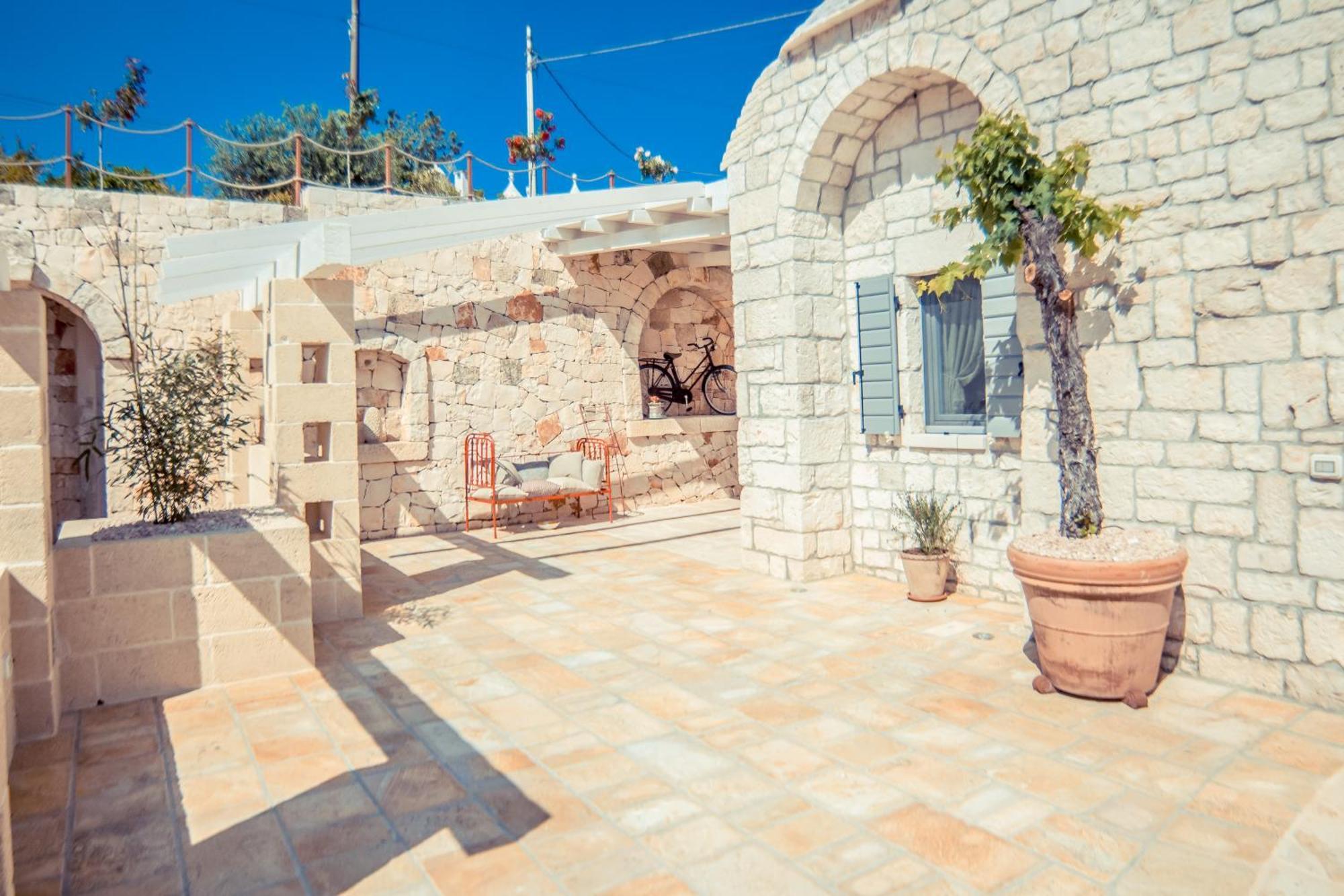 Navolte Trulli E Quiete Con Piscina Villa Locorotondo Exterior photo