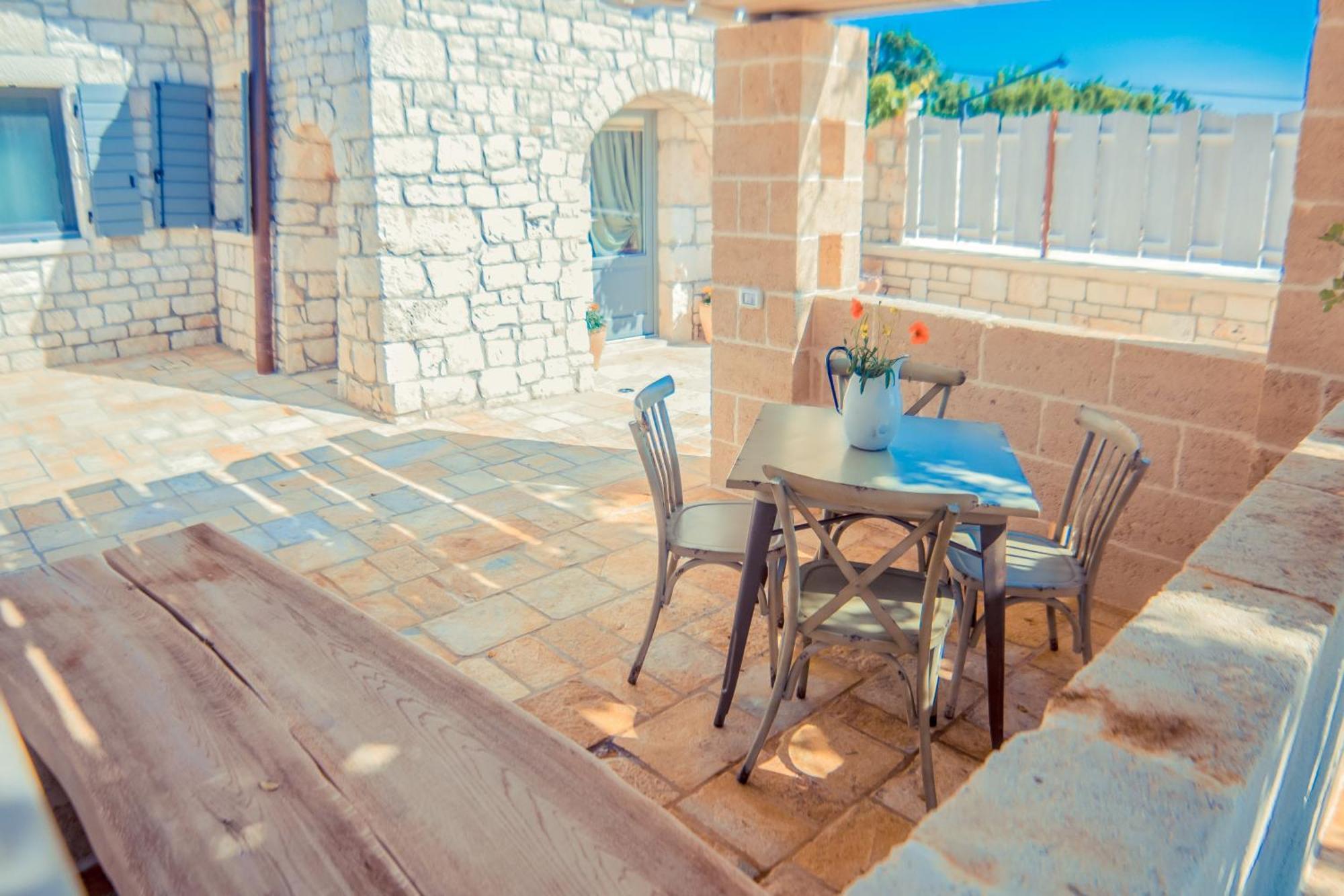 Navolte Trulli E Quiete Con Piscina Villa Locorotondo Exterior photo