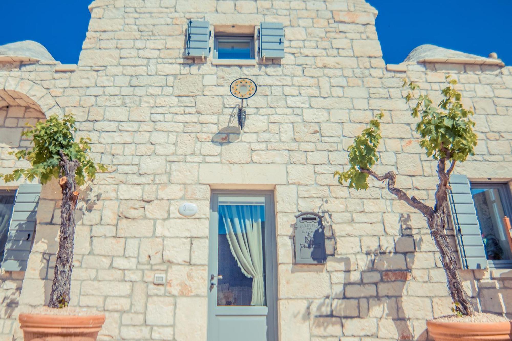 Navolte Trulli E Quiete Con Piscina Villa Locorotondo Exterior photo